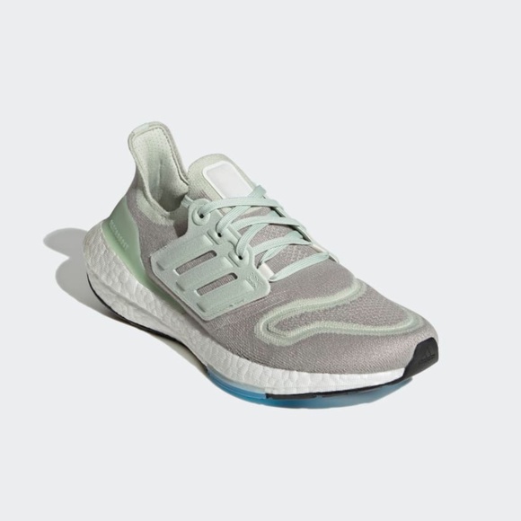 [NEW] Women's adidas UltraBoost 22 Running Shoes Gray Size 7.5 GY7285 - Picture 4 of 8
